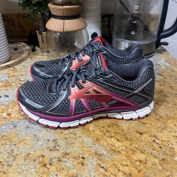 Brooks Women's Running Shoes - Black and Pink - Picture 3 of 12